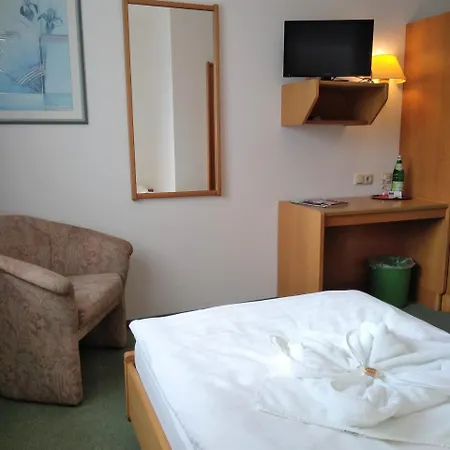Hotel Phv Garni *